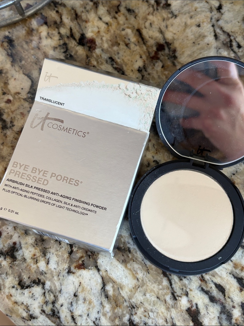 🍭💕It Cosmetics Bye Bye Pores Pressed Powder